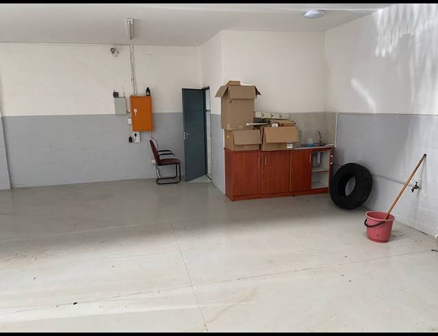 184M² WAREHOUSE TO LET IN CORNUBIA